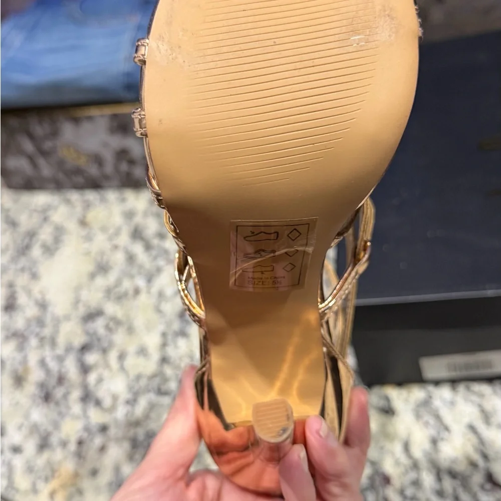 Lulu's Rose Gold Heels excellent condition to New - Picture 3 of 5